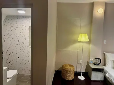 Superior kamer met kingsize bed — Skylux Hanoi Homestay